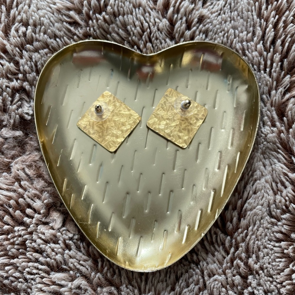 Anne Klein lion heads earrings gold tone 1980’s pierced earrings square,W/ Box! - Picture 3 of 4